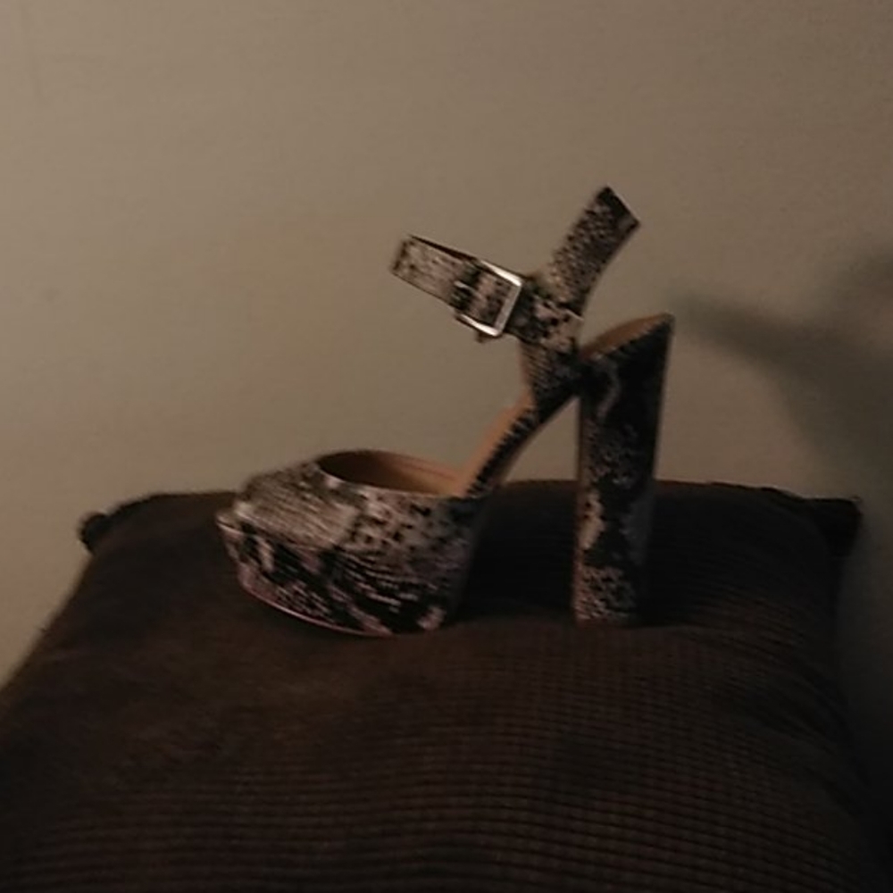 Platform sandals